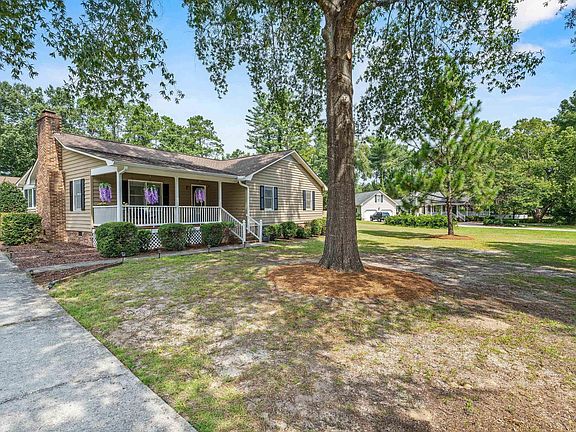 3rd image of 377 Woodland Cir