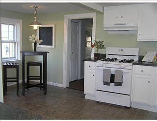 2nd image of 204 N Manlius Stree