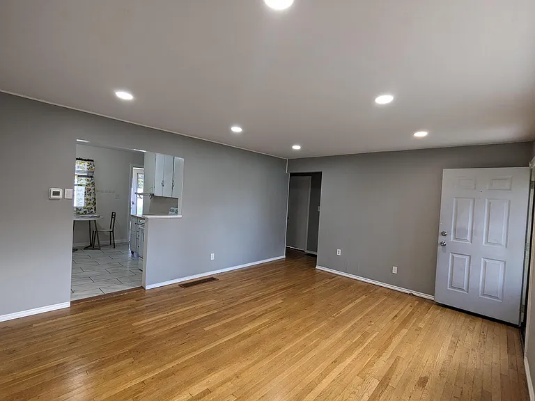 2404 W Kiernan Ave — Photo 17