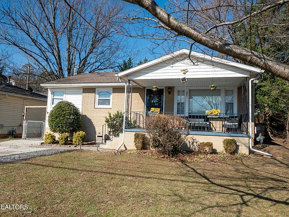 2nd image of 321 Cedar Ave
