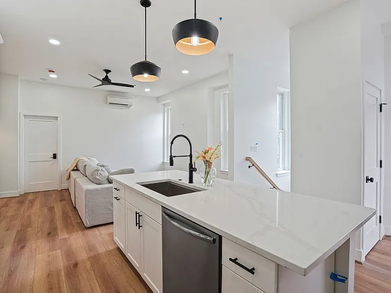 235 F St NE — Photo 17
