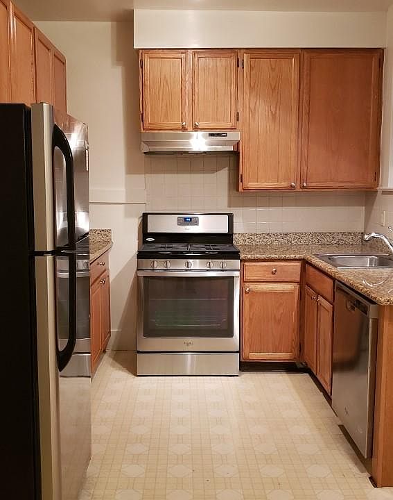1st image of 1959 Oak St APT 2