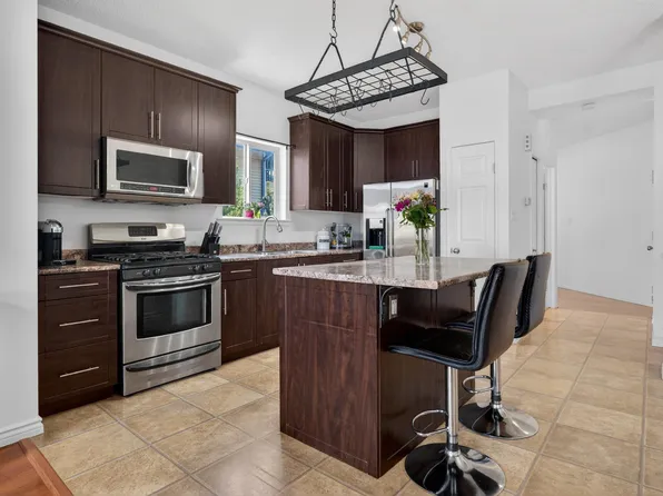 9014 166th Ave NW, Edmonton, AB T5Z 3H5