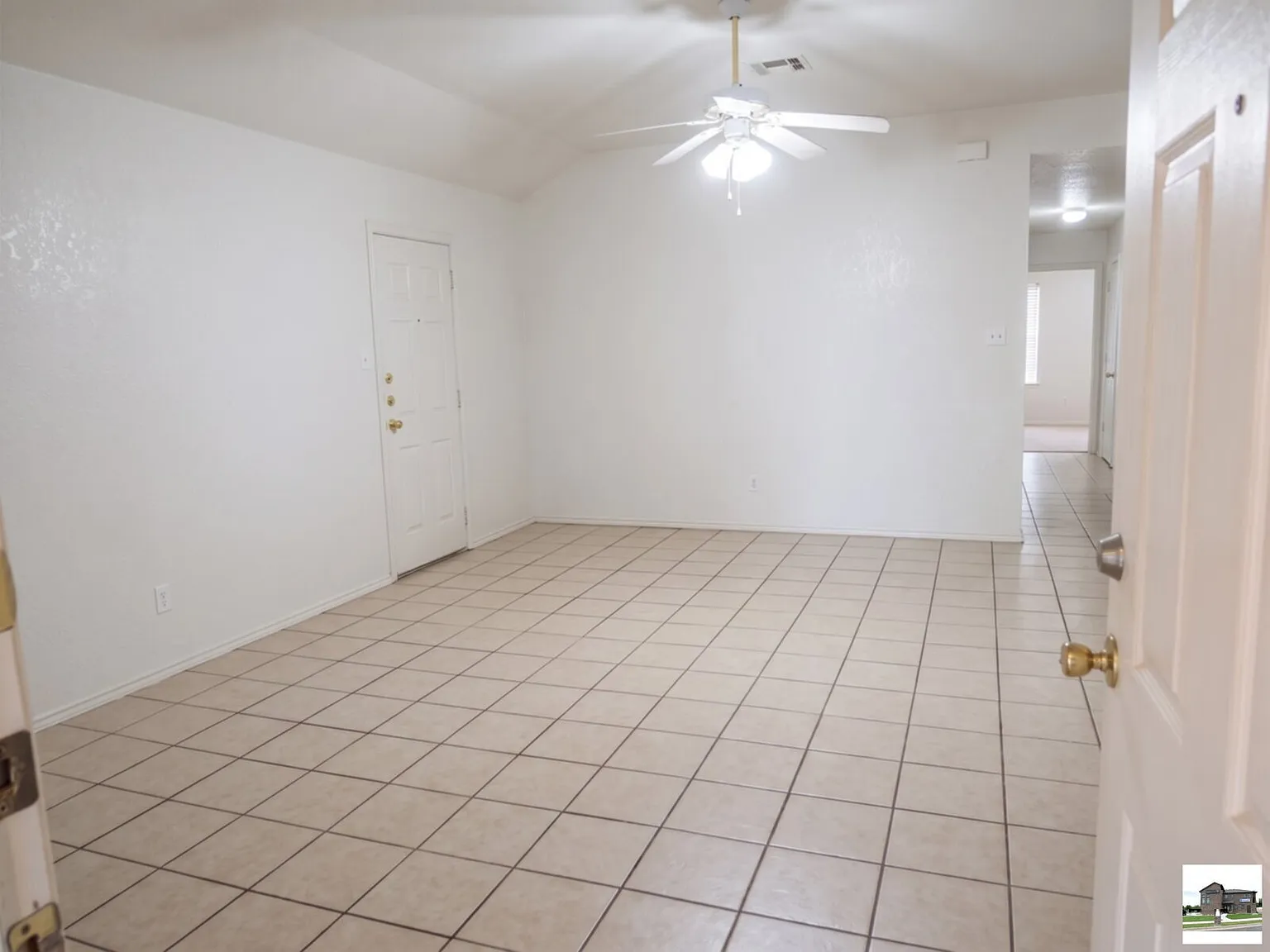 3 bed, 2.0 bath, 1200 sqft, $1,150 — Photo 3