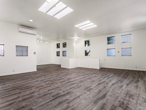 3rd image of 600 Flower Ave #1