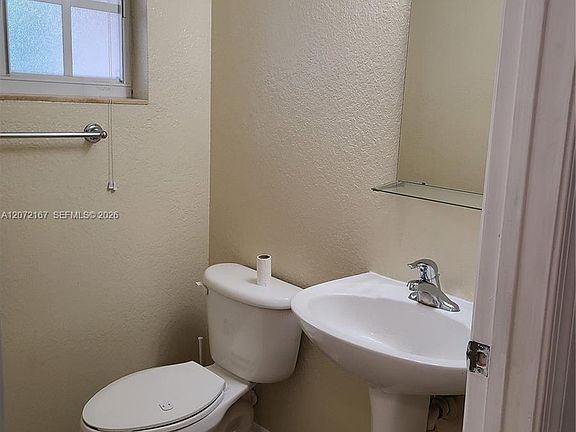 5th image of 3071 Riverside Dr