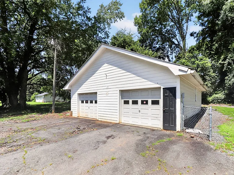 6901 Ridge Lane Rd — Photo 12