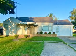 1114 Rider St, Flora, IL 62839