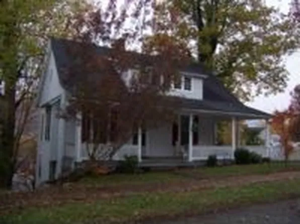 631 Clinton St, Harriman, TN 37748
