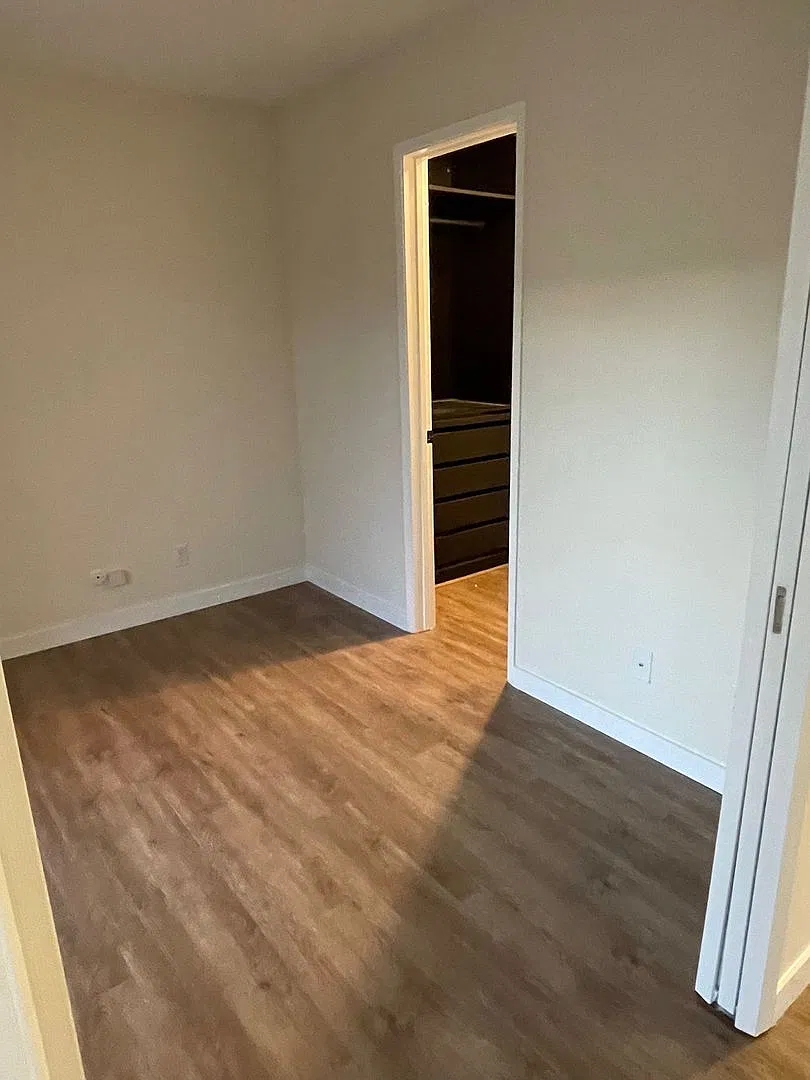 1 Bedroom at Watergate on the third floor with a sunny western exposure over a lush garden courty... — Photo 4