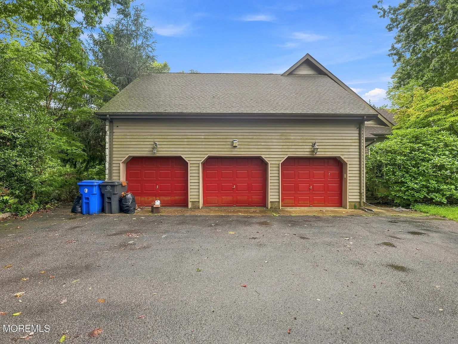 4 bed, 5.0 bath, 4772 sqft, $5,900 — Photo 3
