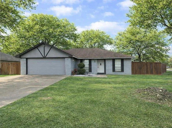 249 Corkwood St, Lake Jackson, TX 77566