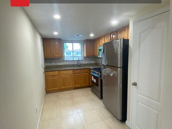 3rd image of 219 Maple Pkwy Floor 2