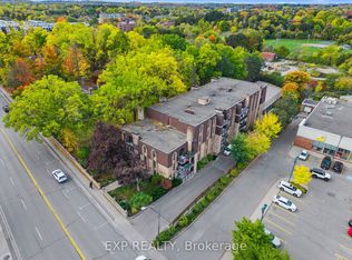 15390 Yonge St #203, Aurora, ON L4G1N8