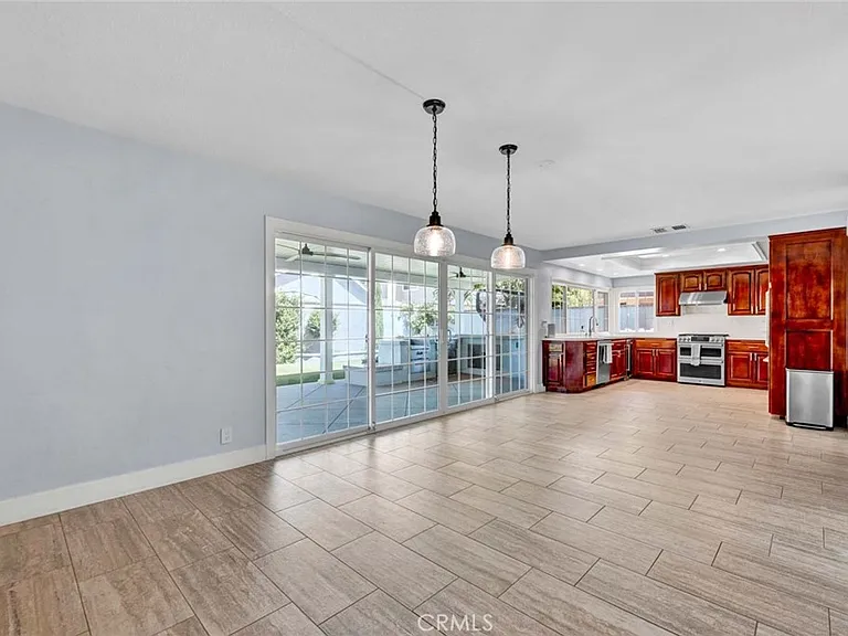 14781 Canterbury Ave — Photo 10
