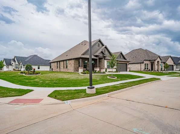 2027 Spieth St, Granbury, TX 76048