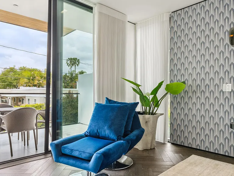 213 S La Peer Dr — Photo 42