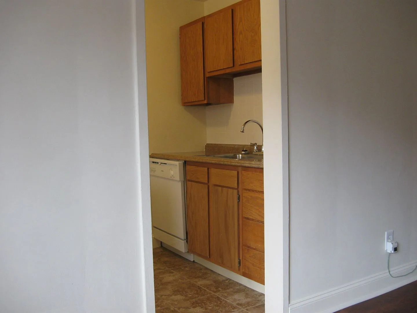 (640) Southcrest Heights Apartments — Photo 2