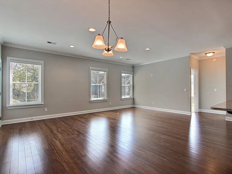 552 Nicoll St #A — Photo 9