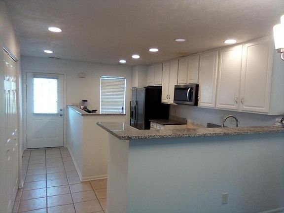 4th image of 605 Daviess Dr