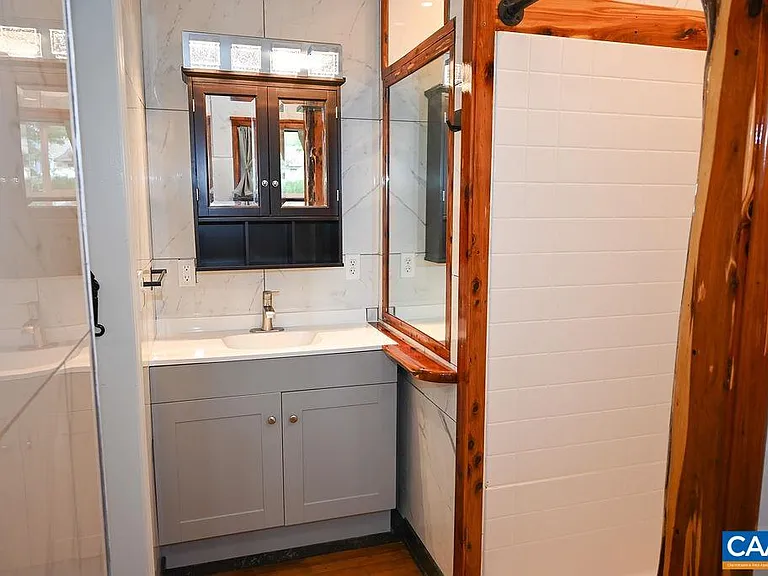 315 Caroline Ave — Photo 43