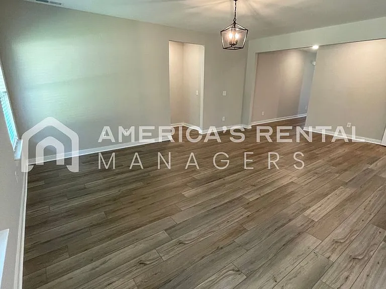 459 Troubadour Ln — Photo 5