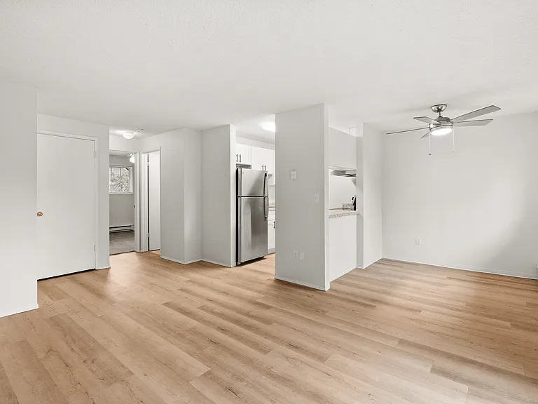 1 Bed 1 Bath - 552 Sq Ft 1 Bed 1 Bath - 552 Sq Ft