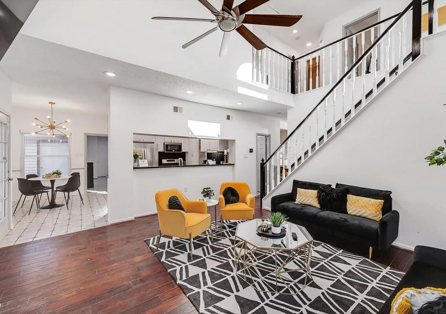 Glamorous 4BR/2.5B Home with Pool, Game Room & Fire Pit — Photo 4