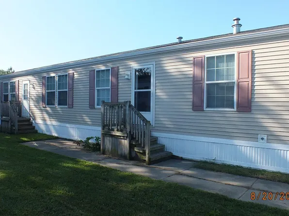 1321 Chateau Blvd, Monroe, MI 48161