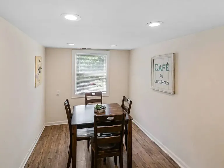 225 W Park Ave — Photo 4