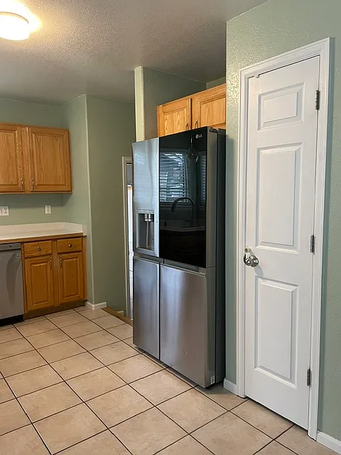 4 bed, 3.5 bath, 1877 sqft, $3,200 — Photo 2