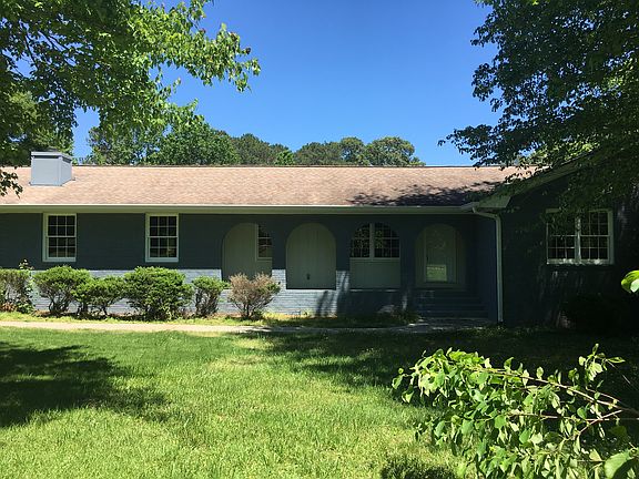 3rd image of 1070 Brittany Way