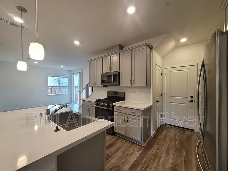 1648 Scarlet Ash Ave — Photo 5