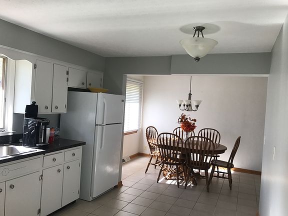 5th image of 94 Lynn Dr