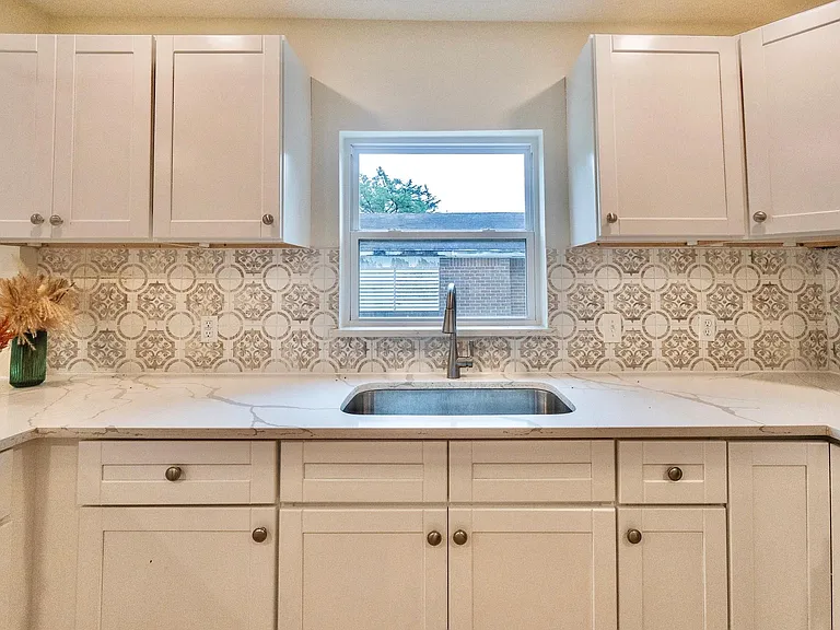 529 S Illinois Ave — Photo 11