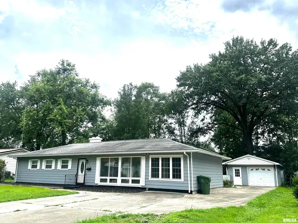 6 Charles Dr, Centralia, IL 62801