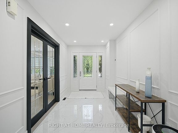 3rd image of 4 Simmons Cres
