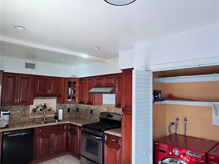 427 Thompson Ave #2 — Photo 5