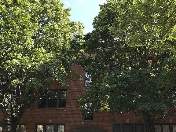 4th image of 1951 W Cuyler Ave APT 3