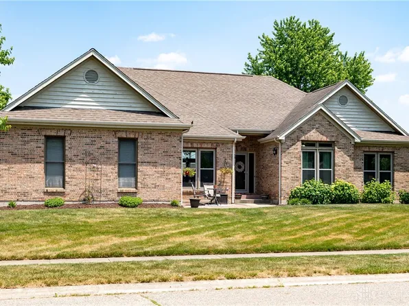 7705 Black Oak Dr, Fairborn, OH 45324