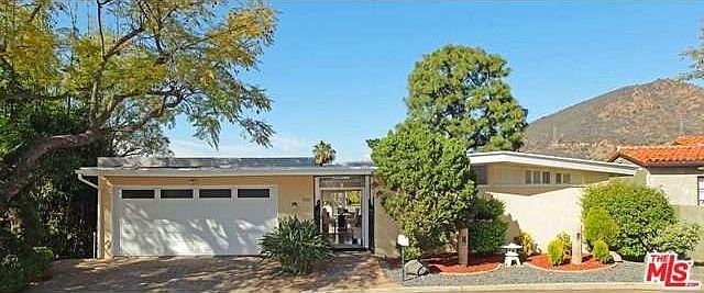 1st image of 3401 N Knoll Dr