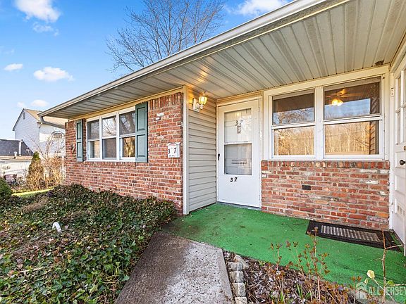 5th image of 37 Haven Dr