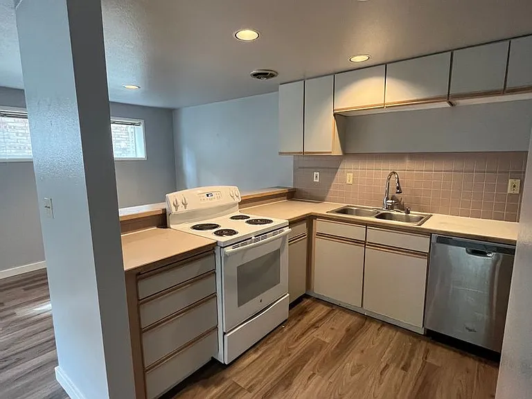 Boston West Apartments — Photo 14