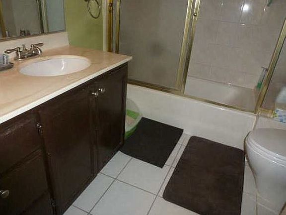 3rd image of 450 W Dryden St APT 106
