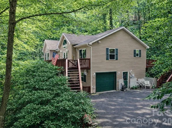 650 Creekside Dr, Maggie Valley, NC 28751