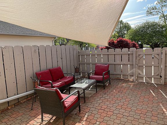 3rd image of 1366 Parkwood Dr