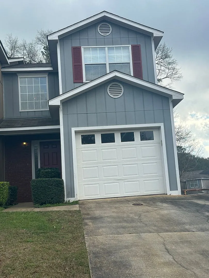 Briarwood West! End Unit! — Photo 2