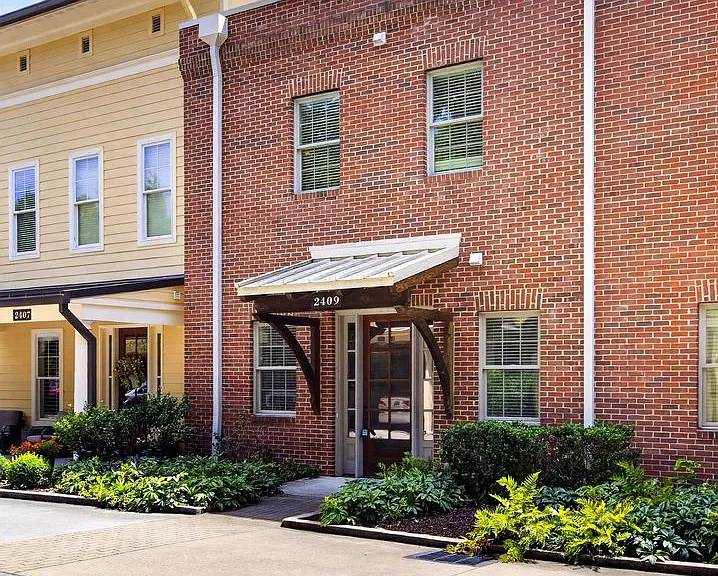 2409 Spring Creek Blvd NE — Photo 3