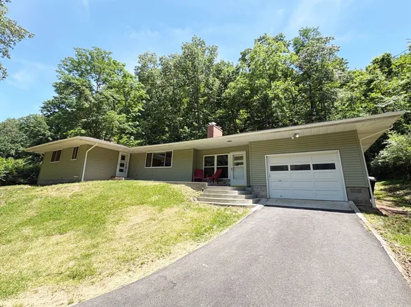 7 Cable Ln, Athens, OH 45701
