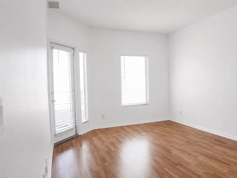 655 Columbia St #313 — Photo 13